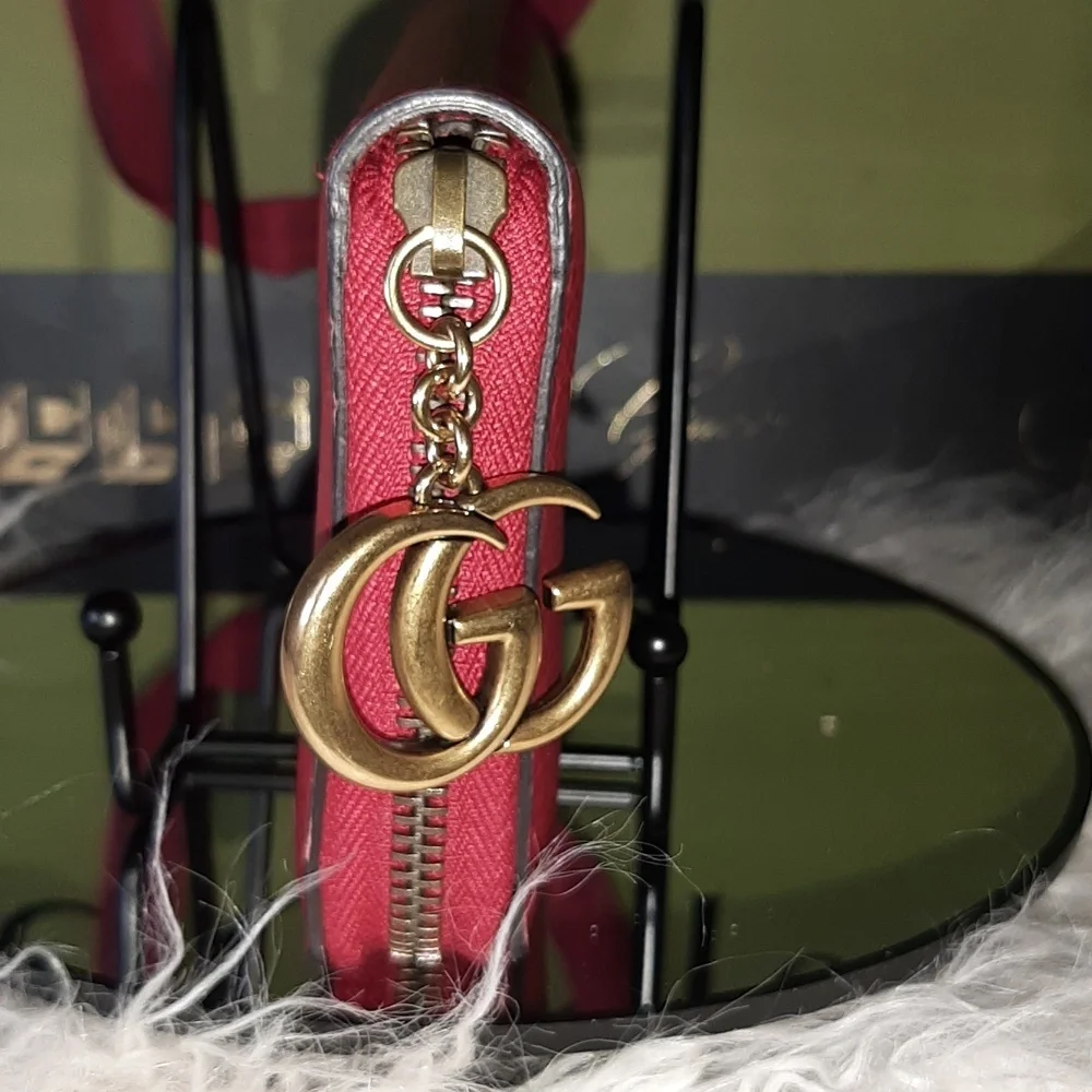 Gucci Red GG Zippy Wallet EUC - Picture 6 of 16